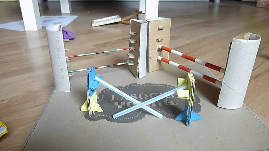 Jak zrobić trwałe i bezpieczne przeszkody dla koni Schleich z prostych materiałów